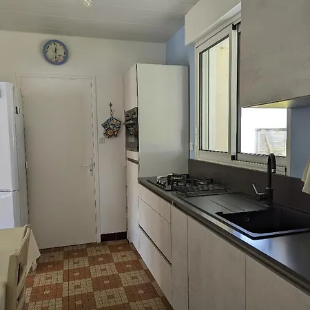 100m بيت للعطل *